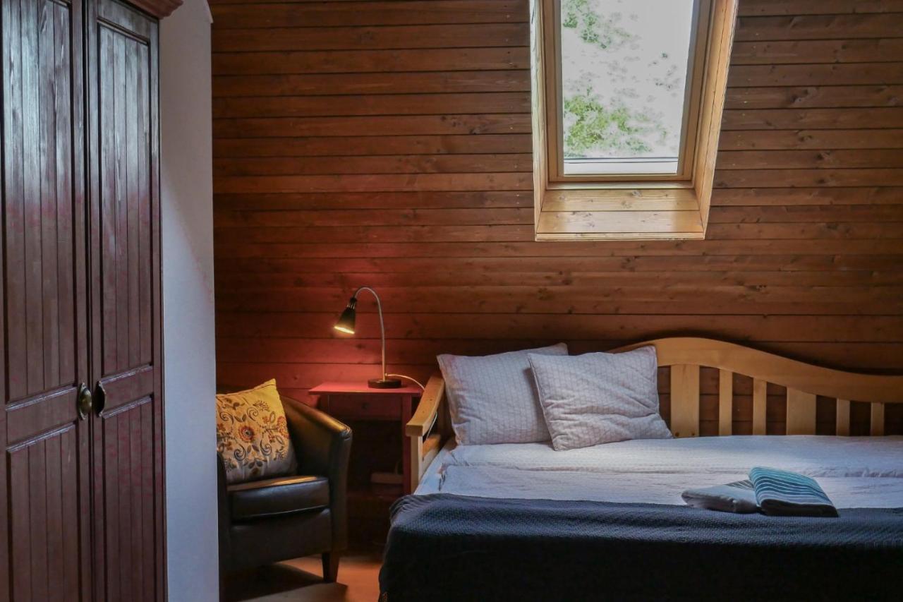Rose Hip Hill Farm Bed and Breakfast Valea Tirnei Eksteriør billede