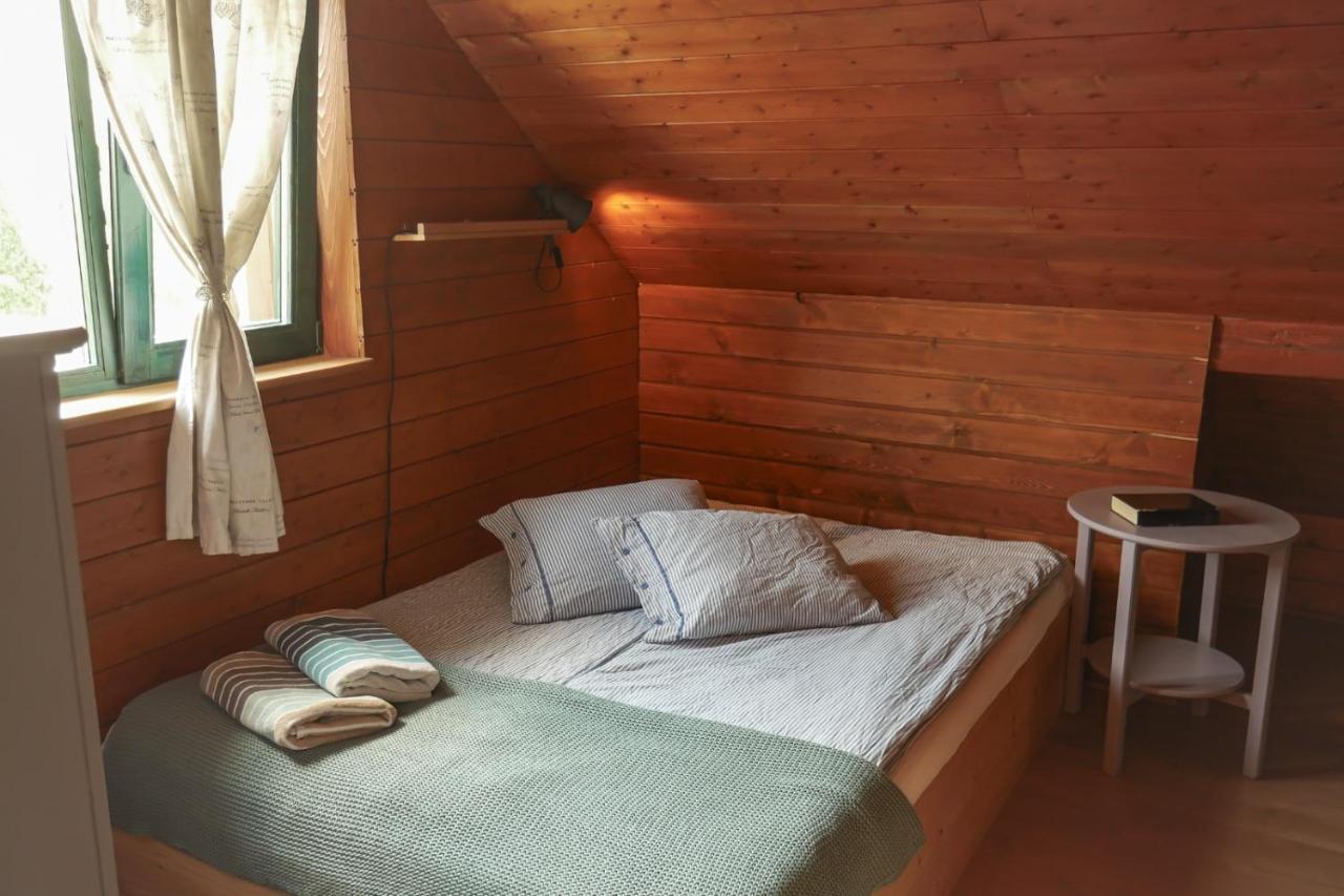 Rose Hip Hill Farm Bed and Breakfast Valea Tirnei Eksteriør billede